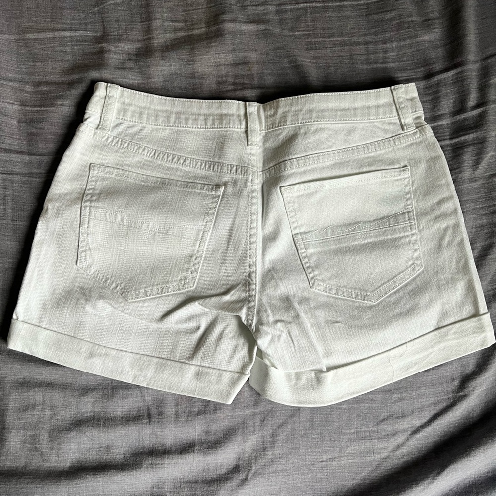 NWT New York & Company shorts - Picture 2 of 3